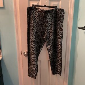 Woman’s New Evans  Black Leopard Leggings, Size 22